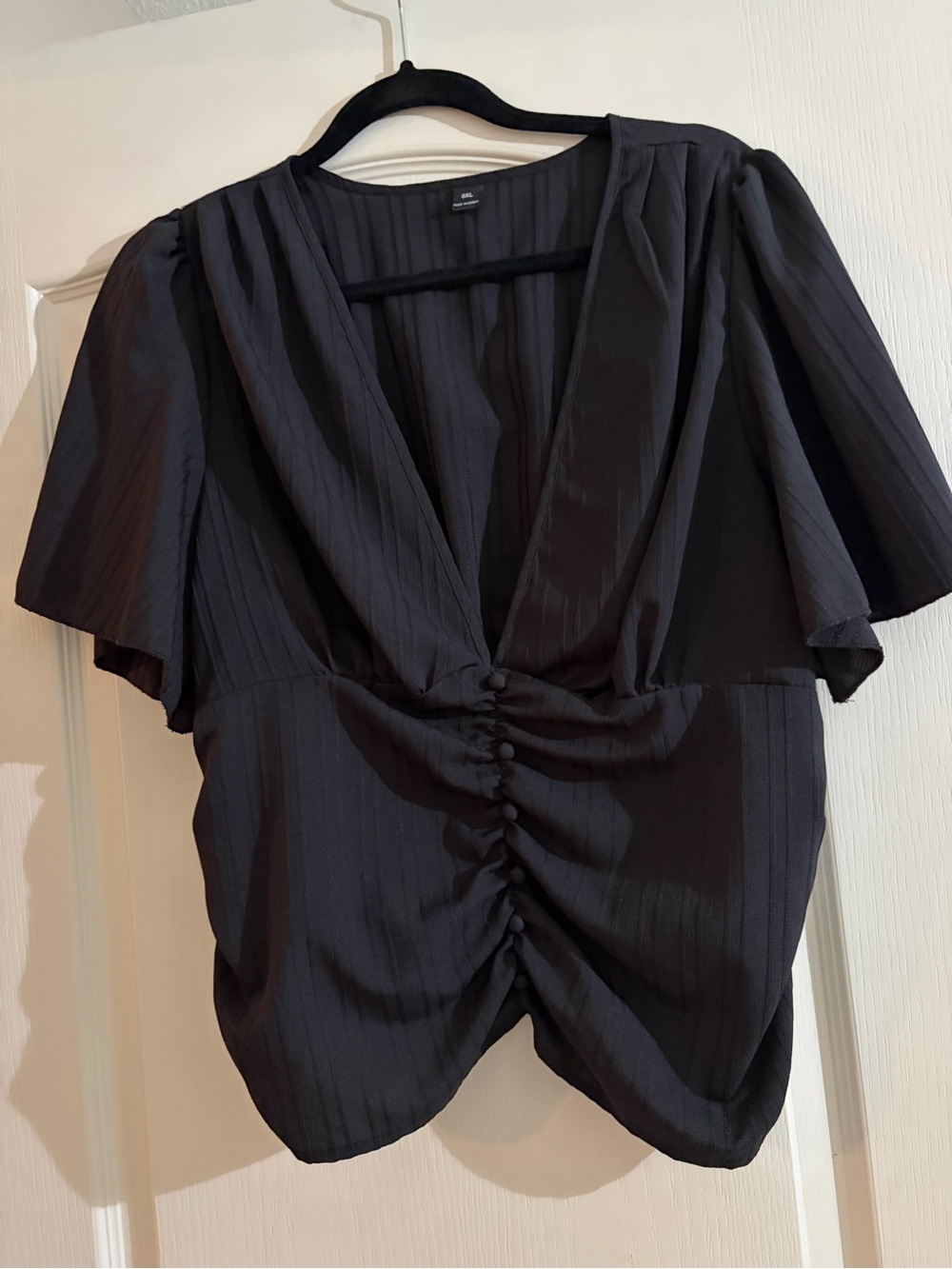 Fashion Nova, Ladies Black Ruched V-Neck Crop Top. Size 14/16. NEW